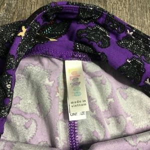 LuLaRoe Pants - NWT Lularoe One Size leggings griffins with key LuLaRoe Pants - NWT Lularoe One Size leggings griffins with key